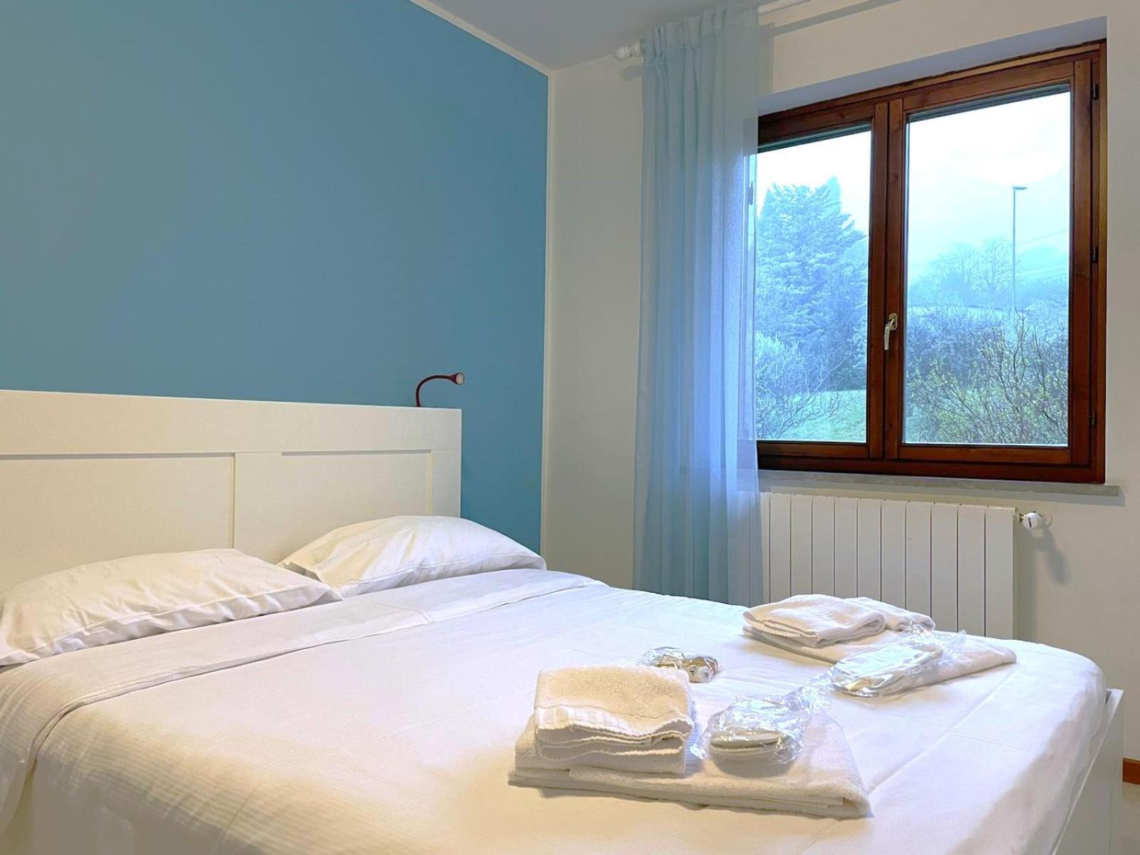 Happy Guest Apartments - Lake View And Pool Riva di Solto Eksteriør bilde