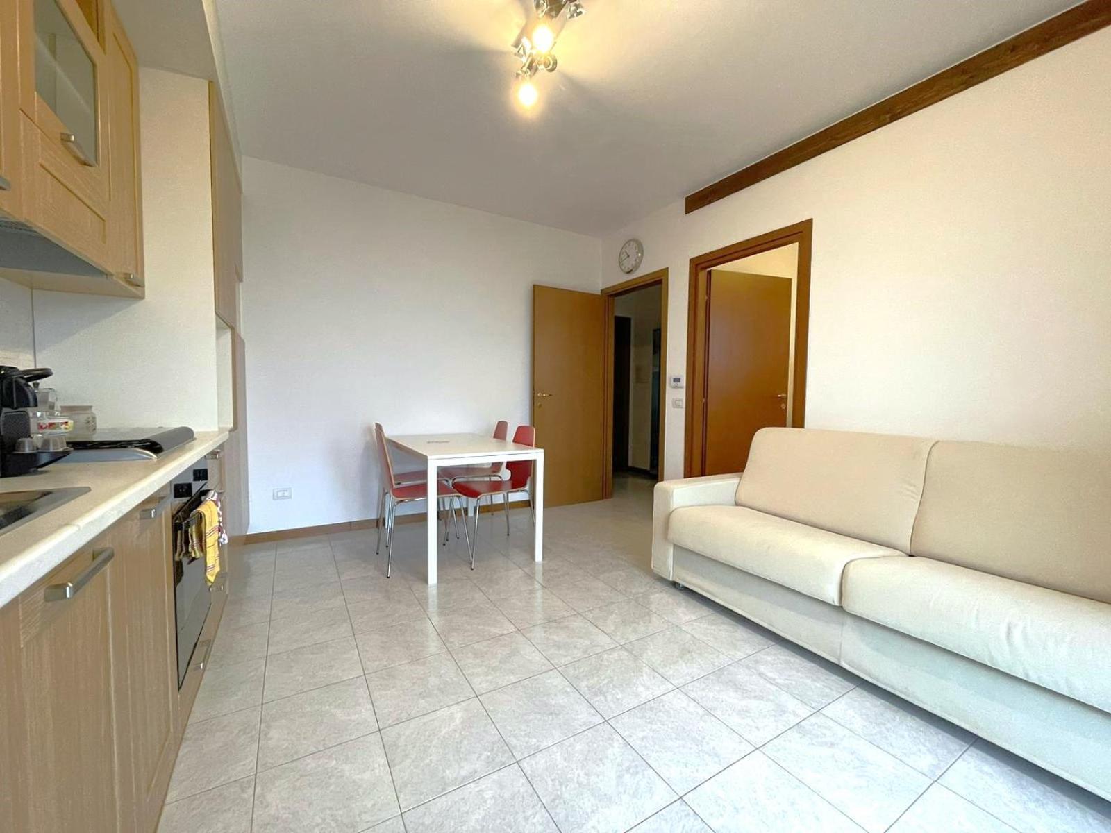 Happy Guest Apartments - Lake View And Pool Riva di Solto Eksteriør bilde