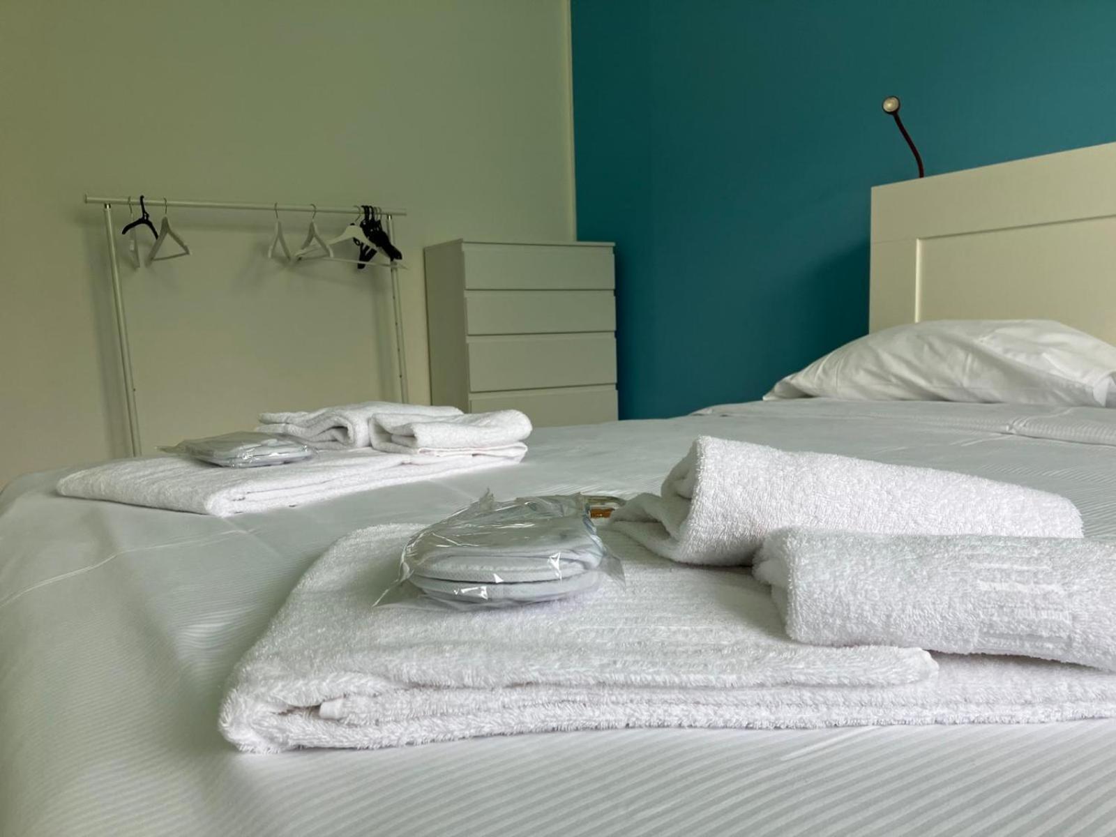 Happy Guest Apartments - Lake View And Pool Riva di Solto Eksteriør bilde